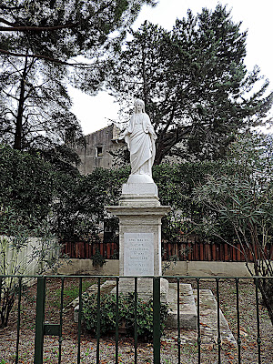 Statue de la Vierge à Valros
