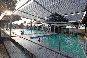 Kampung Kalisalak Park , Kolam Renang & Resto image