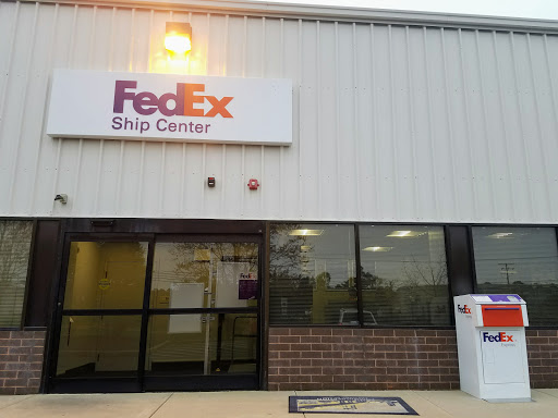 Shipping and Mailing Service «FedEx Ship Center», reviews and photos, 4 Canale Dr, Egg Harbor Township, NJ 08234, USA