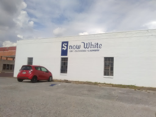 Snow White Laundry & Dry Cleaners in Denison, Texas