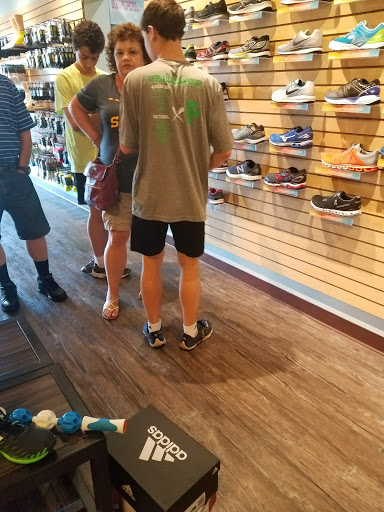 Running Store «Fleet Feet Sports Northfield», reviews and photos, 114 E Aurora Rd #200, Northfield, OH 44067, USA