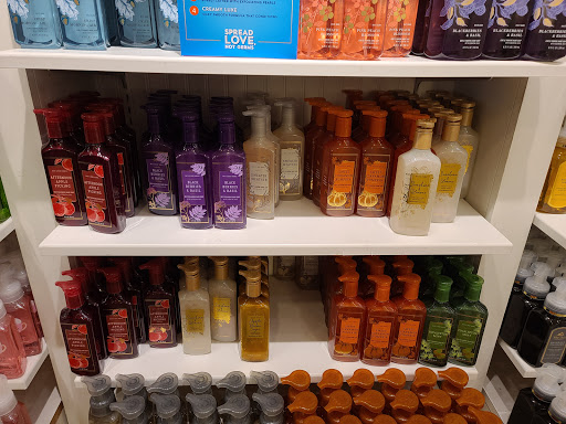 Beauty Supply Store «Bath & Body Works», reviews and photos, 134 Woodstock Square Ave, Woodstock, GA 30189, USA