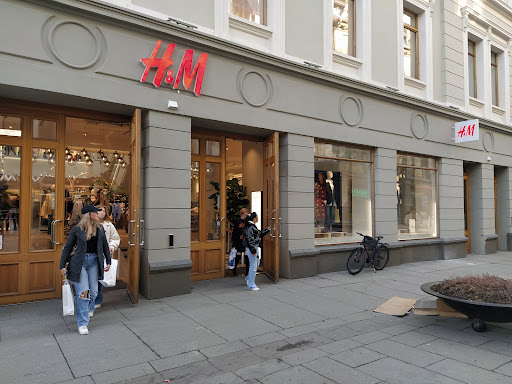 Butikker for å kjøpe kvinners vinterpysjamas Oslo