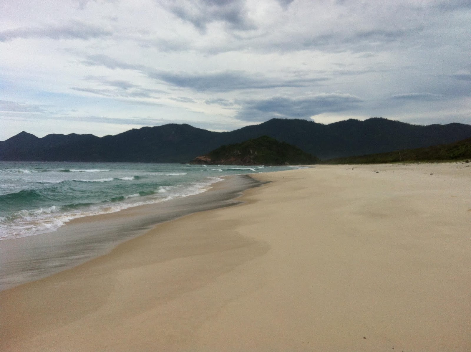 Fotografija Praia do Leste z dolga ravna obala