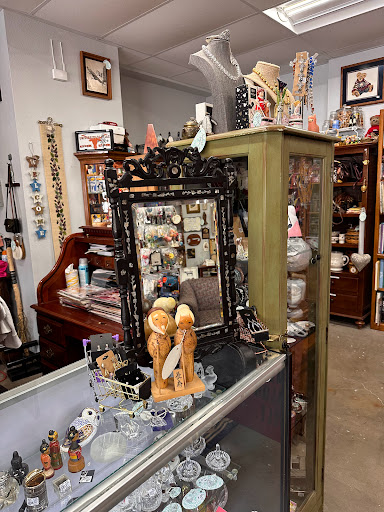 Thias Knick Knacks