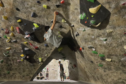 Rock Climbing Gym «Hangar 18 Indoor Climbing Gym - Riverside», reviews and photos, 6935 Arlington Ave, Riverside, CA 92503, USA