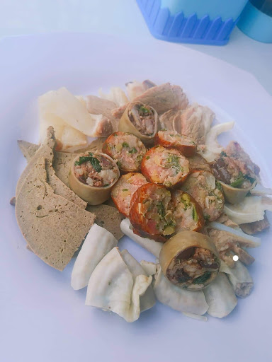 Tiệm ăn A.Tứn(Sáng:cơm tấm,cháo lòng. Chiều: hủ tiếu,mì bò kho)