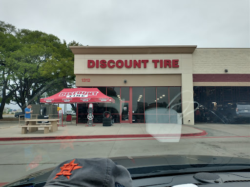 Tire Shop «Discount Tire Store - New Braunfels, TX», reviews and photos, 1312 Interstate 35 Frontage Rd, New Braunfels, TX 78130, USA