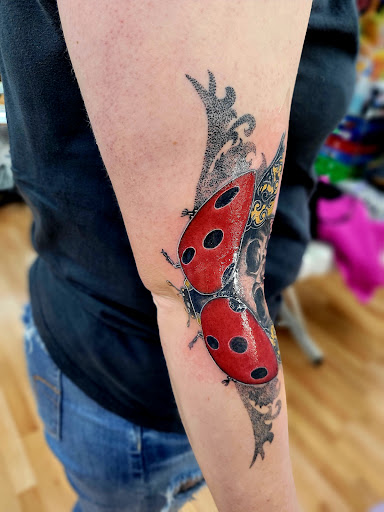 Explore easy line tattoo ideas, creative tattoo ideas in Benton, available at Spectrum Tattoo