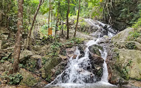 Mae Kampong Waterfall image