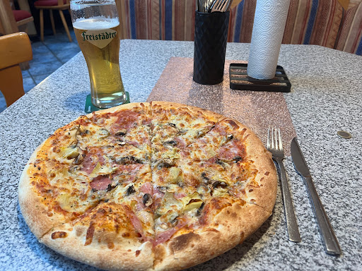 Melis Lounge (Pizzeria, Kegelbahnen) en Sandl
