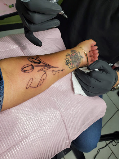 Tattoo Shop «Phat Boys Tattoos & Body Piercings», reviews and photos, 6640 Southwest Fwy A, Houston, TX 77074, USA