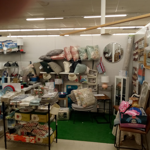 Flea Market «Traderbakers Flea Market», reviews and photos, 2080 Burton Ln, Martinsville, IN 46151, USA