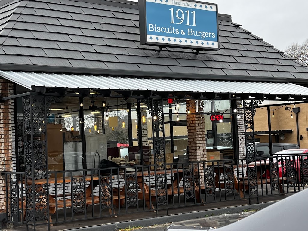 1911 Biscuits & Burgers 30080
