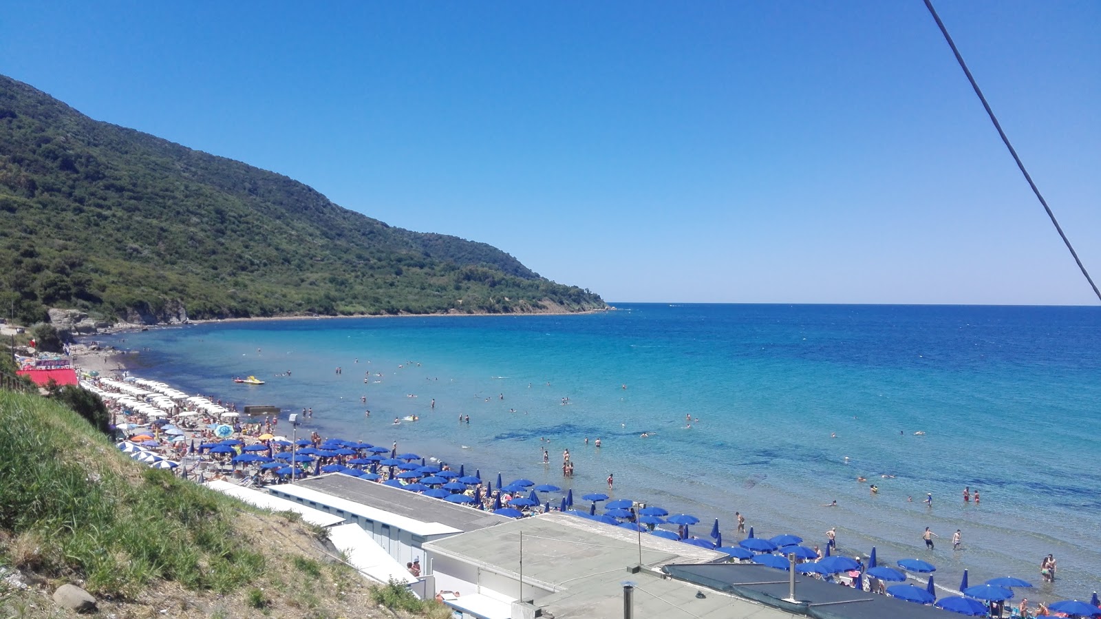 Zdjęcie Spiaggia di Trentova poparte klifami