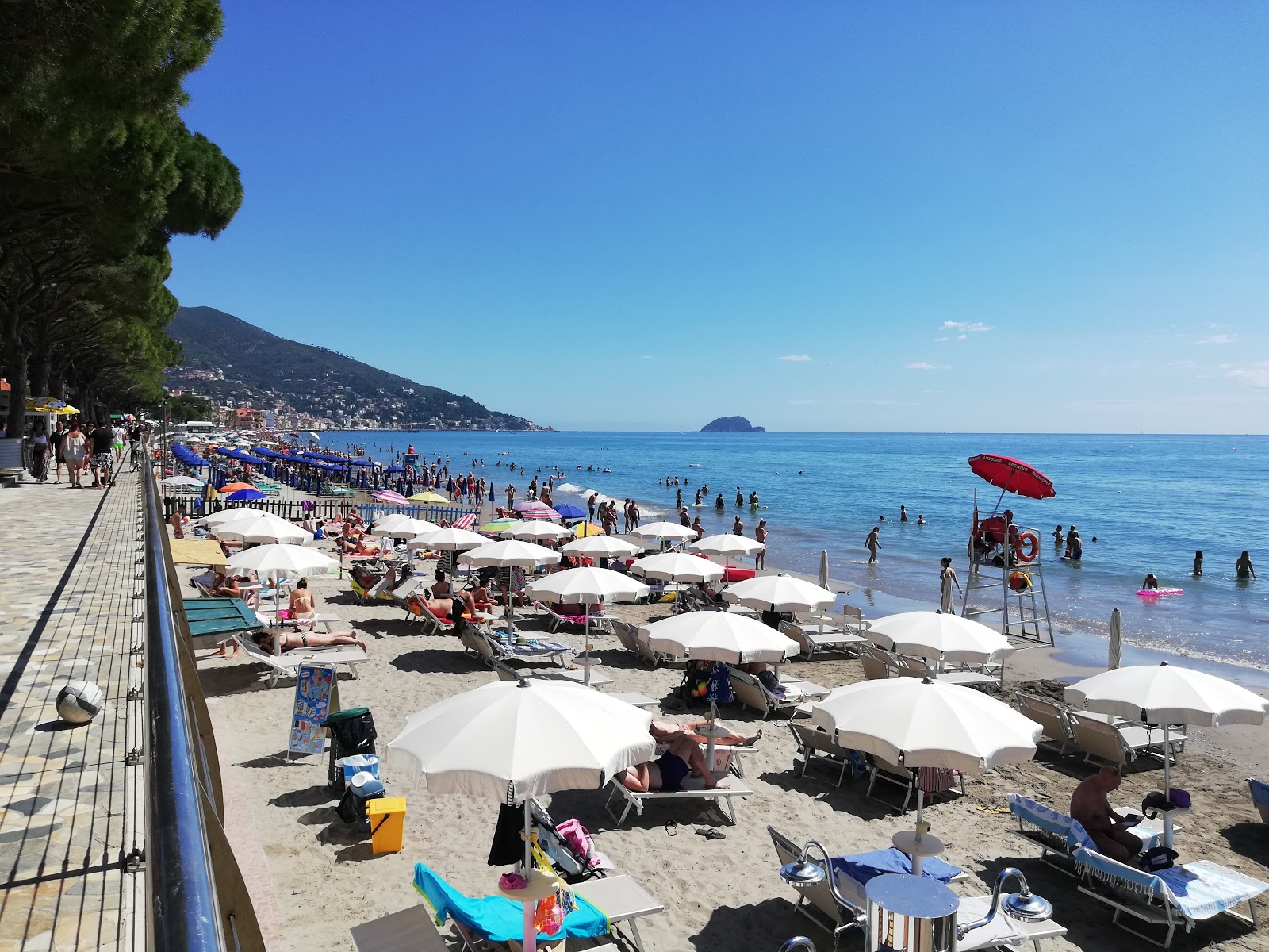 Foto di Spiaggia Attrezzata con molto pulito livello di pulizia