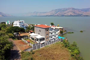 Nakshatra Resort - A Luxury Dam View ( 40 kms from Mahabaleshwar ) image