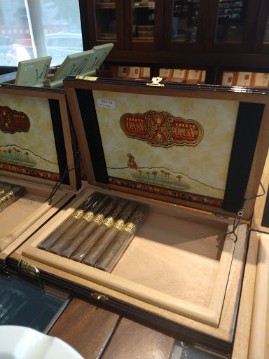 Cigar Shop «W. Curtis Draper Tobacconist», reviews and photos, 699 15th St NW, Washington, DC 20005, USA