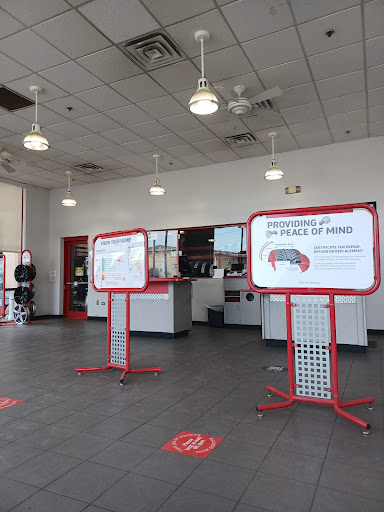 Tire Shop «Discount Tire Store - Oak Lawn, IL», reviews and photos, 6635 95th St, Oak Lawn, IL 60453, USA