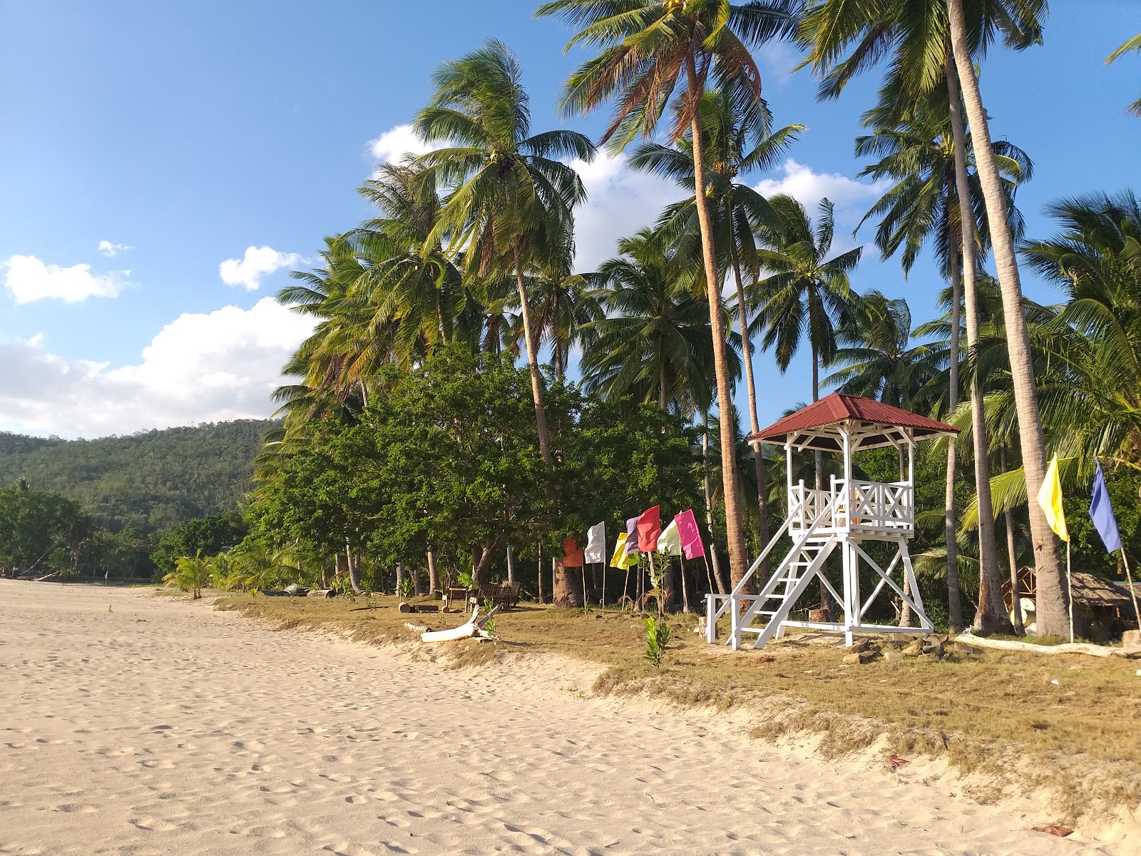 Φωτογραφία του Talaudyong Beach - δημοφιλές μέρος μεταξύ λάτρεις της χαλάρωσης