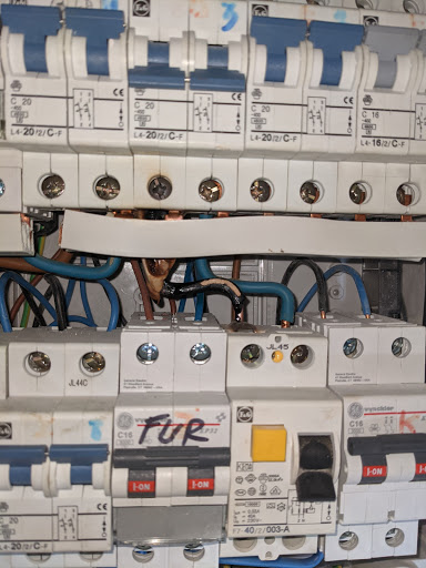 CD ENGINEERING - Electricien Bruxelles - dépannage électrique, installation, mise en conformité