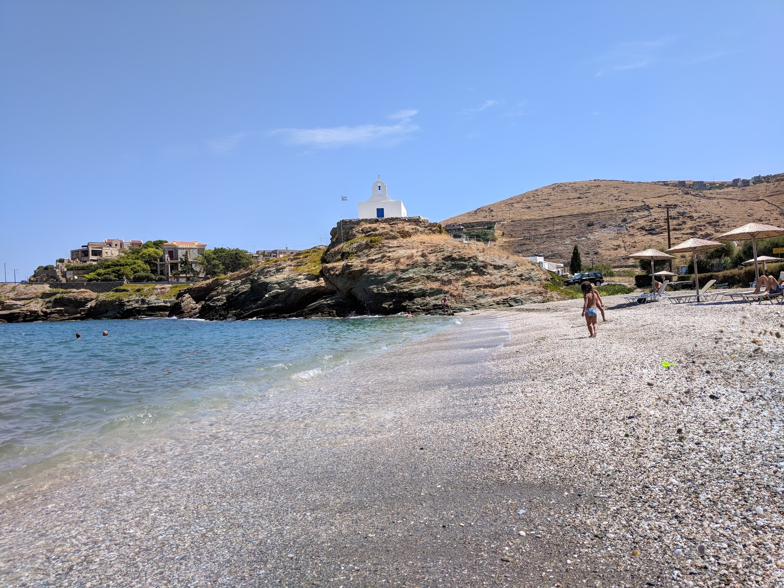 Livadhi beach'in fotoğrafı imkanlar alanı