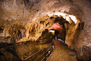 Quri Qal'eh Cave image