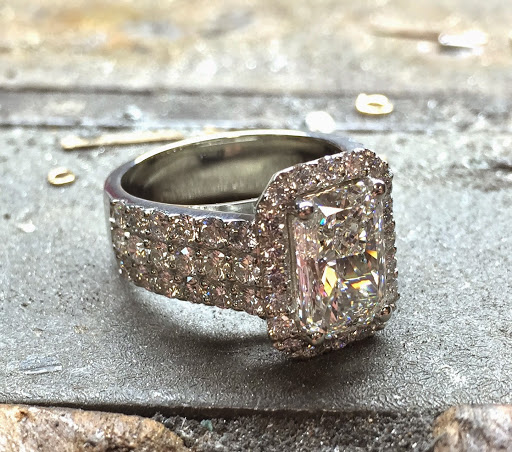 Jewelry Store «Welling and Co. Jewelers», reviews and photos, 8992 Cincinnati Dayton Rd, West Chester Township, OH 45069, USA