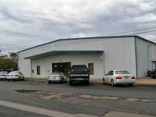 Lopez Auto Clinic LLC in Giddings, Texas