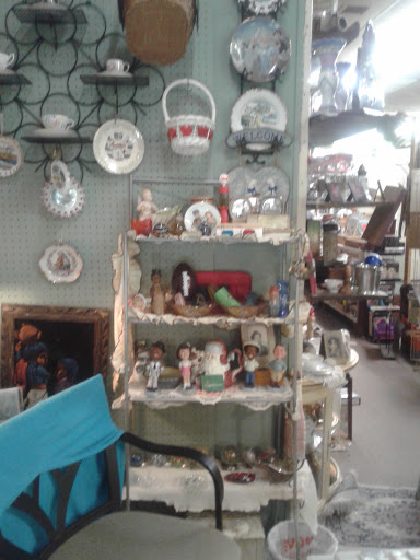 Antique Store «Waldo Antiques & Furniture», reviews and photos, 226 W 75th St, Kansas City, MO 64114, USA