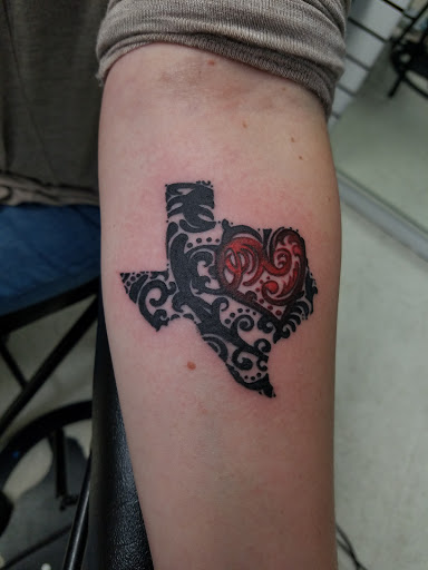Tattoo Shop «Hazy Daze Tattoo Studio», reviews and photos, 2104 Strand St, Galveston, TX 77550, USA