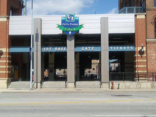 Gastropub «Ye Olde Durty Bird», reviews and photos, 2 S St Clair St, Toledo, OH 43604, USA