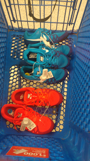 Clothing Store «Ross Dress for Less», reviews and photos, 921 E Commercial Blvd, Oakland Park, FL 33334, USA