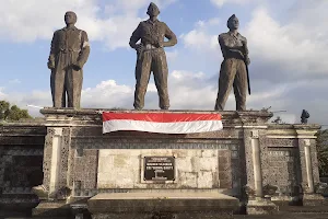Monumen Perjuangan Tugu Tiga Singaraja image