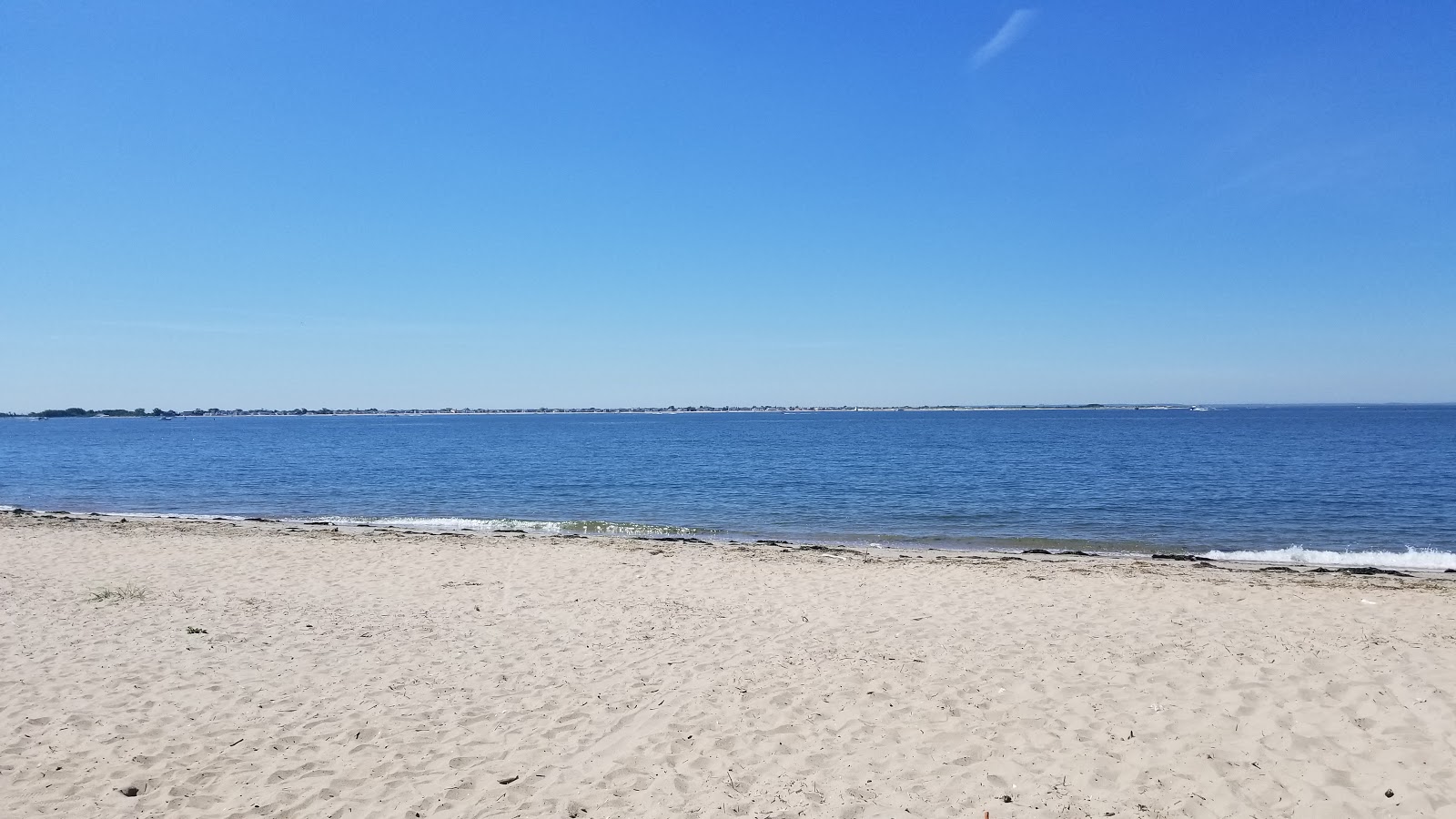 Foto de Plumb Beach con recta y larga