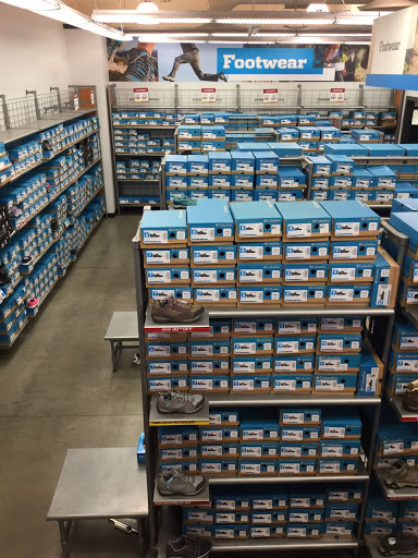 Sportswear Store «Columbia Sportswear Outlet Store», reviews and photos, 7624 W Reno Ave, Oklahoma City, OK 73127, USA