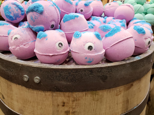 Cosmetics Store «LUSH», reviews and photos, 512 Orland Square Dr, Orland Park, IL 60462, USA