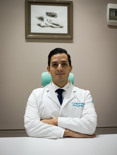 Dr. José Angel Torres González, Ginecólogo