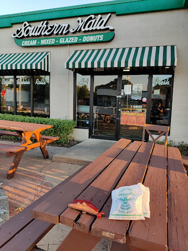 Donut Shop «Southern Maid Donuts», reviews and photos, 937 W Davis St, Dallas, TX 75208, USA