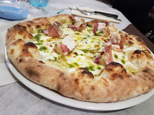 Al Gran Caffè diventa Pizzeria Priscio di Puglia in Locorotondo, Città Metropolitana di Bari