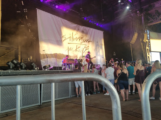 Live Music Venue «Hollywood Casino Amphitheatre - St. Louis», reviews and photos, 14141 Riverport Dr, Maryland Heights, MO 63043, USA
