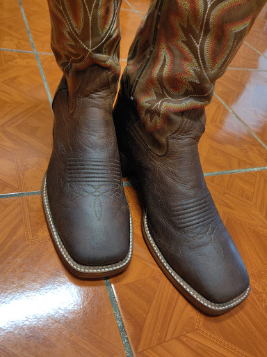 Western Apparel Store «Conroe Shoe Shop & Western Wear», reviews and photos, 1111 League Line Rd #113, Conroe, TX 77303, USA