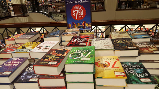 Book Store «Barnes & Noble», reviews and photos, 189 The Grove Dr, Los Angeles, CA 90036, USA