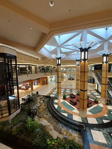 Shopping Mall «Northbrook Court», reviews and photos, 2171 Lake Cook Rd, Northbrook, IL 60062, USA