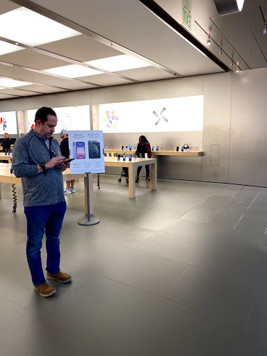 Computer Store «Apple Walt Whitman», reviews and photos, 160 Walt Whitman Rd, Huntington Station, NY 11746, USA