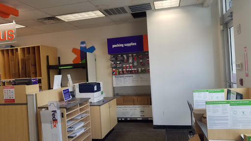 Print Shop «FedEx Office Print & Ship Center», reviews and photos, 2179 NE 163rd St, North Miami Beach, FL 33162, USA