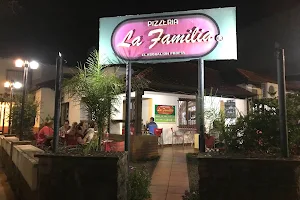 PIZZERIA LA FAMILIA image