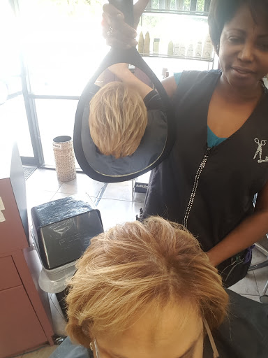 Hair Salon «J J Beauty Salon», reviews and photos, 102 W Vine St, Kissimmee, FL 34741, USA
