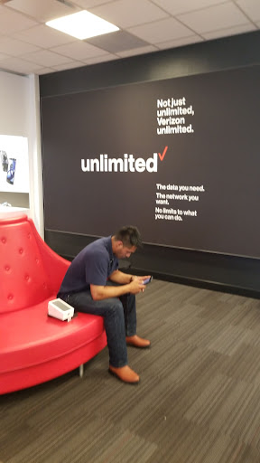 Cell Phone Store «Verizon», reviews and photos, 4782 Millenia Plaza Way, Orlando, FL 32839, USA