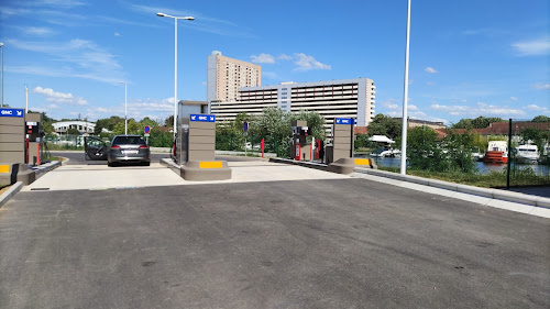 Borne de recharge de véhicules électriques TotalEnergies Charging Station Metz